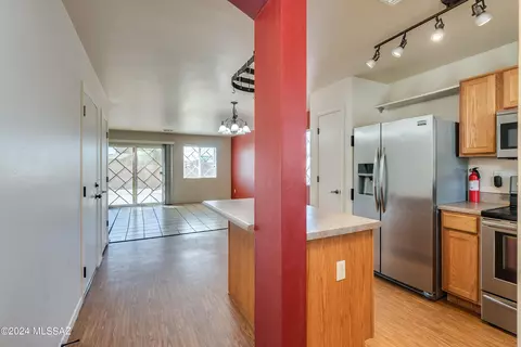 Entry Way - 888 E Robert Hansen Dr, Tucson, AZ 85706 photo 2 of 5