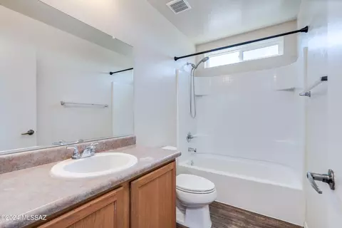 Bath - 888 E Robert Hansen Dr, Tucson, AZ 85706 photo 3 of 3