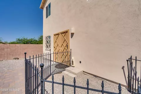 Exterior - 888 E Robert Hansen Dr, Tucson, AZ 85706 photo 9 of 9