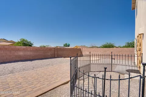 Exterior - 888 E Robert Hansen Dr, Tucson, AZ 85706 photo 8 of 9