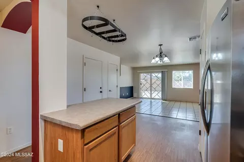 Kitchen - 888 E Robert Hansen Dr, Tucson, AZ 85706 photo 4 of 6