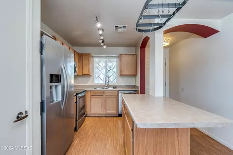 Kitchen - 888 E Robert Hansen Dr, Tucson, AZ 85706 photo 2 of 6