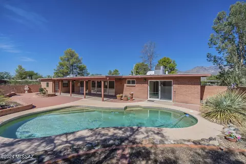 9236 E Shonto Ln, Tucson, AZ 85749