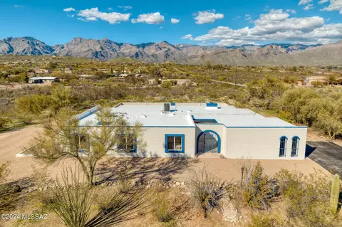 8281 E Cloud Rd, Tucson, AZ 85750 photo 2