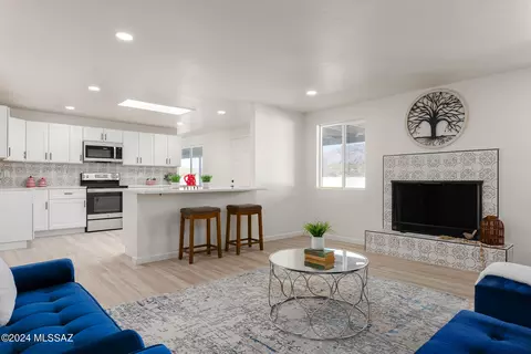 8281 E Cloud Rd, Tucson, AZ 85750 photo 1