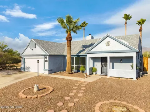 8580 N Firethorn Ave, Tucson, AZ 85742