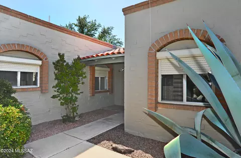 4152 E Megan Dr, Tucson, AZ 85712 photo 2