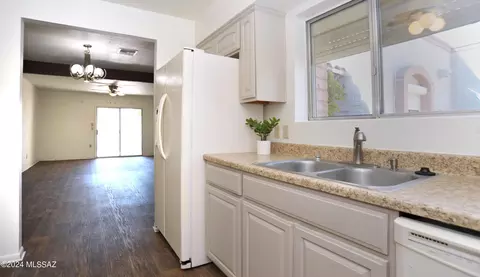 4152 E Megan Dr, Tucson, AZ 85712 photo 7