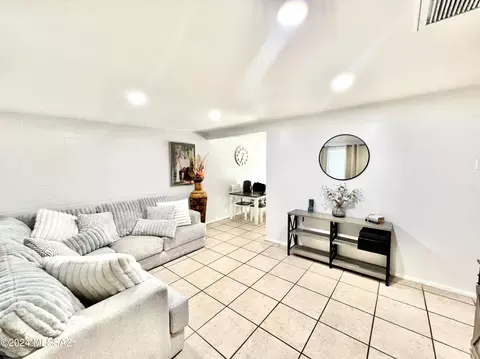 1529 W Roger Rd, Tucson, AZ 85705