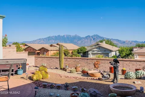 4677 S Pinnacle Peak Dr, Green Valley, AZ 85622