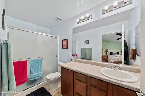 Bath - 5027 E Fishhook Ct, Tucson, AZ 85756 photo 1 of 2