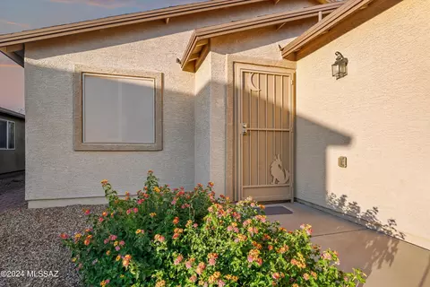 Exterior - 5027 E Fishhook Ct, Tucson, AZ 85756 photo 4 of 7