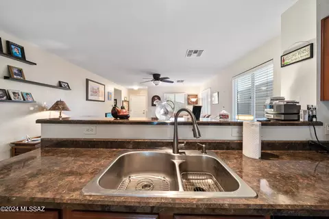 Kitchen - 5027 E Fishhook Ct, Tucson, AZ 85756 photo 4 of 6