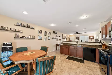 Kitchen - 5027 E Fishhook Ct, Tucson, AZ 85756 photo 6 of 6