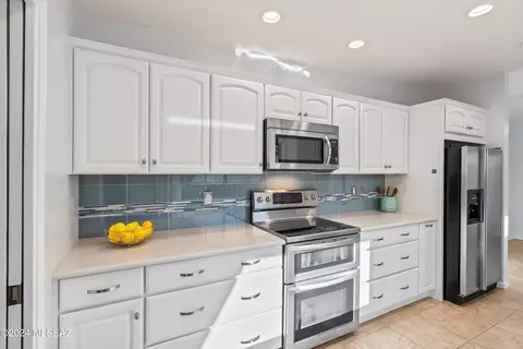 6886 E Dorado Ct, Tucson, AZ 85715