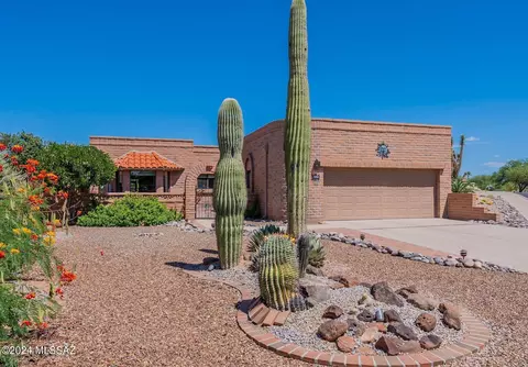 1240 W Camino Urbano, Green Valley, AZ 85622