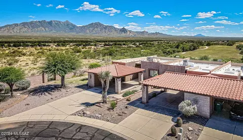 921 W Calle Del Vencejo, Green Valley, AZ 85622