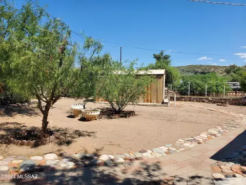 219 W Quarelli St, Winkelman, AZ 85192