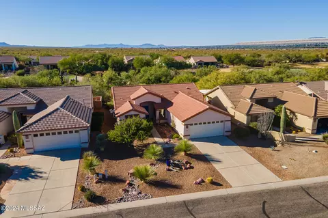 931 N Night Heron Dr, Green Valley, AZ 85614