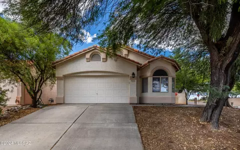 9005 E Laurie Ann Dr, Tucson, AZ 85747