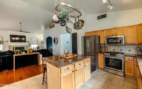 Kitchen - 9005 E Laurie Ann Dr, Tucson, AZ 85747 photo 3 of 4