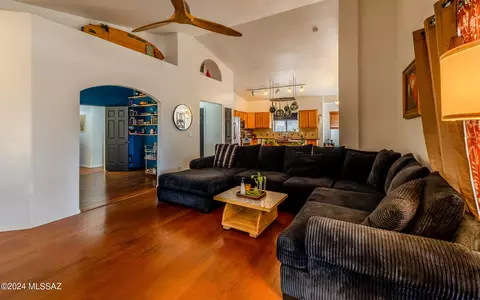 Living - 9005 E Laurie Ann Dr, Tucson, AZ 85747 photo 2 of 3
