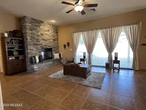 212 W Placita Sinfin, Green Valley, AZ 85614
