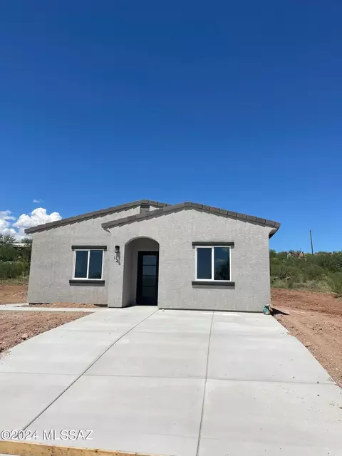 124 Valencia Ct, Rio Rico, AZ 85648
