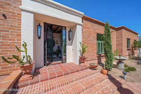 6145 N Mina Vis, Tucson, AZ 85718