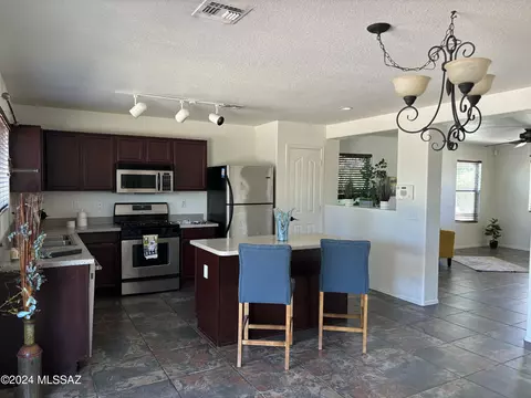 3513 N Sierra Falls Pl, Tucson, AZ 85712