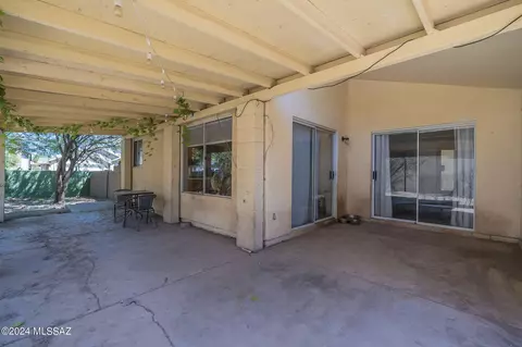 Exterior - 5376 S Wembly Rd, Tucson, AZ 85746 photo 4 of 5
