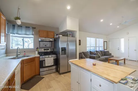 Kitchen - 5376 S Wembly Rd, Tucson, AZ 85746 photo 2 of 3