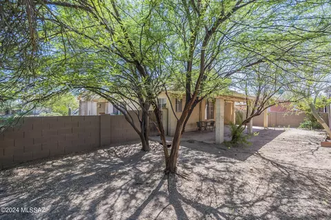 Exterior - 5376 S Wembly Rd, Tucson, AZ 85746 photo 5 of 5