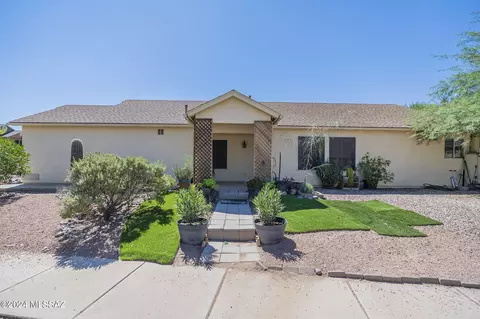 Exterior - 5376 S Wembly Rd, Tucson, AZ 85746 photo 2 of 5