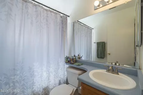 Bath - 5376 S Wembly Rd, Tucson, AZ 85746 photo 1 of 2