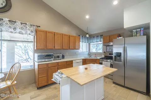 Kitchen - 5376 S Wembly Rd, Tucson, AZ 85746 photo 1 of 3