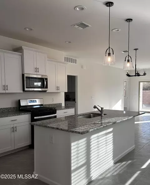105 N Spring Flower Dr, Tucson, AZ 85748
