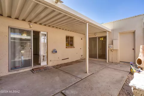 Exterior - 957 Va Terrado, Tucson, AZ 85710 photo 5 of 9