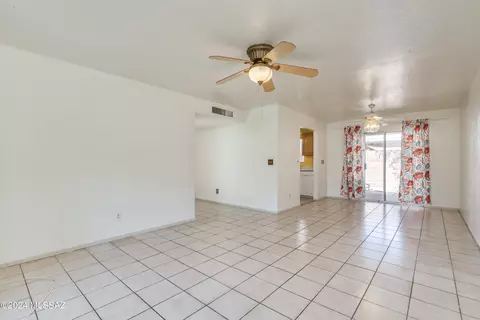 Living - 957 Va Terrado, Tucson, AZ 85710 photo 3 of 8