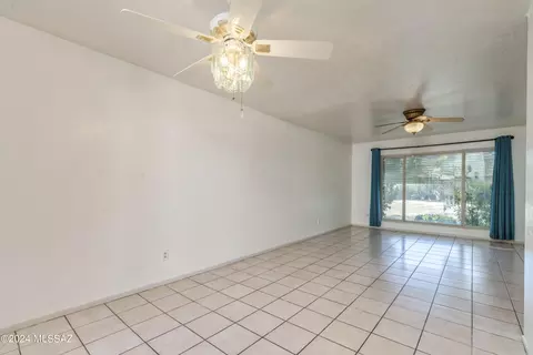 Living - 957 Va Terrado, Tucson, AZ 85710 photo 6 of 8