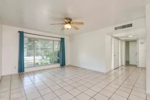 Living - 957 Va Terrado, Tucson, AZ 85710 photo 2 of 8