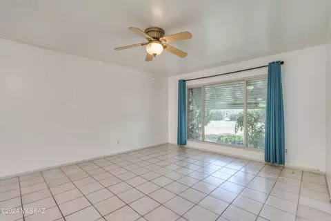 Living - 957 Va Terrado, Tucson, AZ 85710 photo 1 of 8