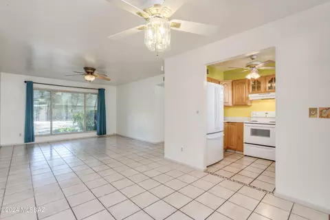 Living - 957 Va Terrado, Tucson, AZ 85710 photo 5 of 8