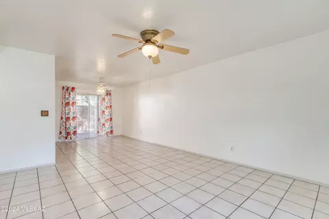 Living - 957 Va Terrado, Tucson, AZ 85710 photo 4 of 8