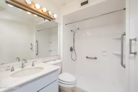 Bath - 957 Va Terrado, Tucson, AZ 85710 photo 1 of 2