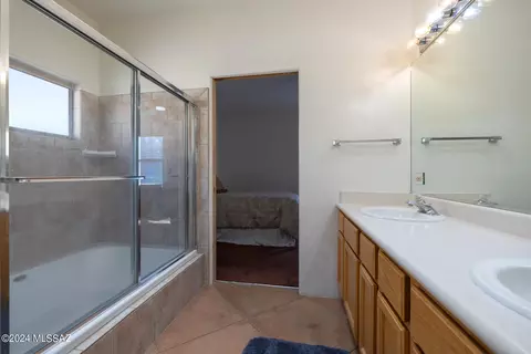 Bath - 1508 E Painted Colt Loop, Tucson, AZ 85719 photo 1 of 4