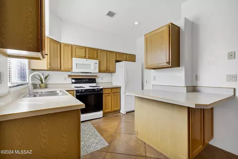 Kitchen - 1508 E Painted Colt Loop, Tucson, AZ 85719 photo 1 of 3