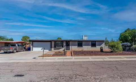 7207 E Freestone Dr, Tucson, AZ 85730