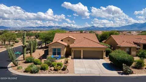 714 N Sienna Plateau Ln, Green Valley, AZ 85614