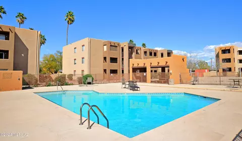 1810 E Blacklidge Dr #318, Tucson, AZ 85719